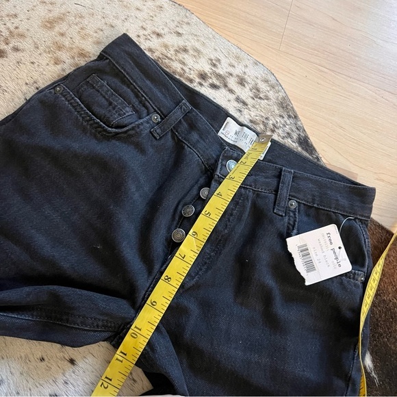 FREE PEOPLE NWT Maggie Mid Rise Strait Washed Black Distressed Jeans‎ Size 24 - Picture 11 of 12